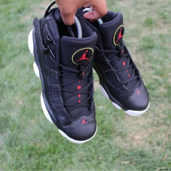 Jordan shoes 7y deals